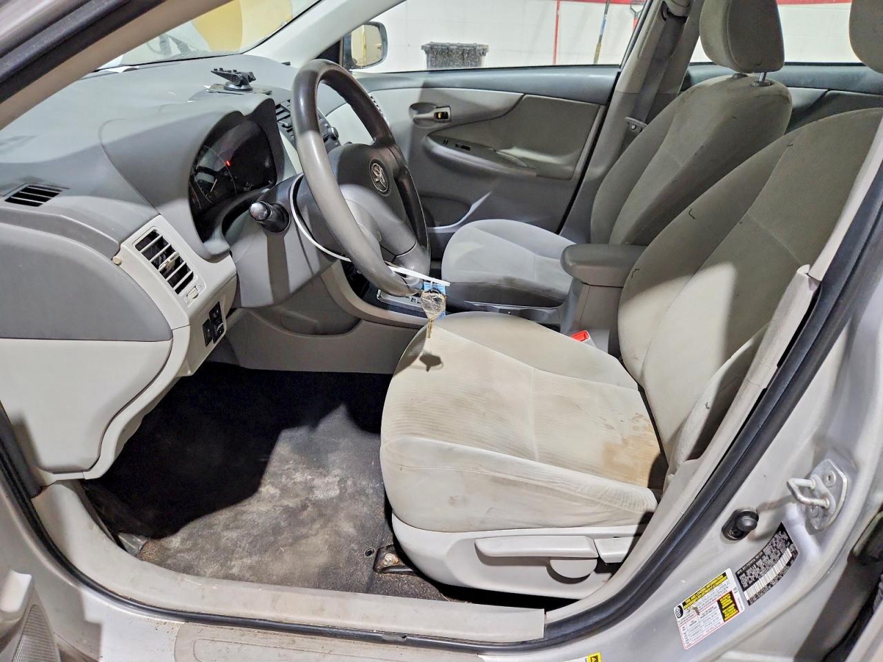 2010 TOYOTA COROLLA LE photo 7