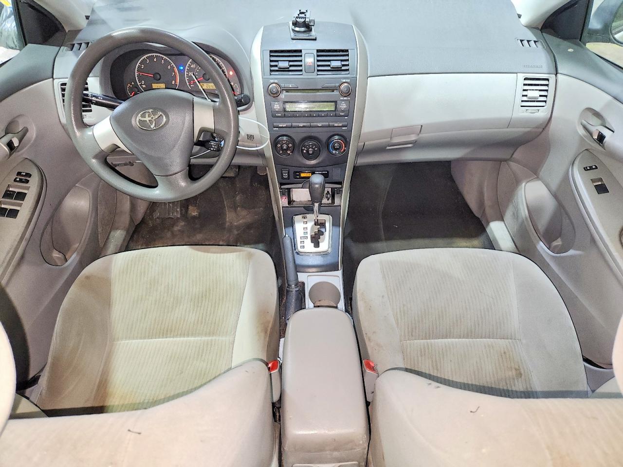 2010 TOYOTA COROLLA LE photo 8