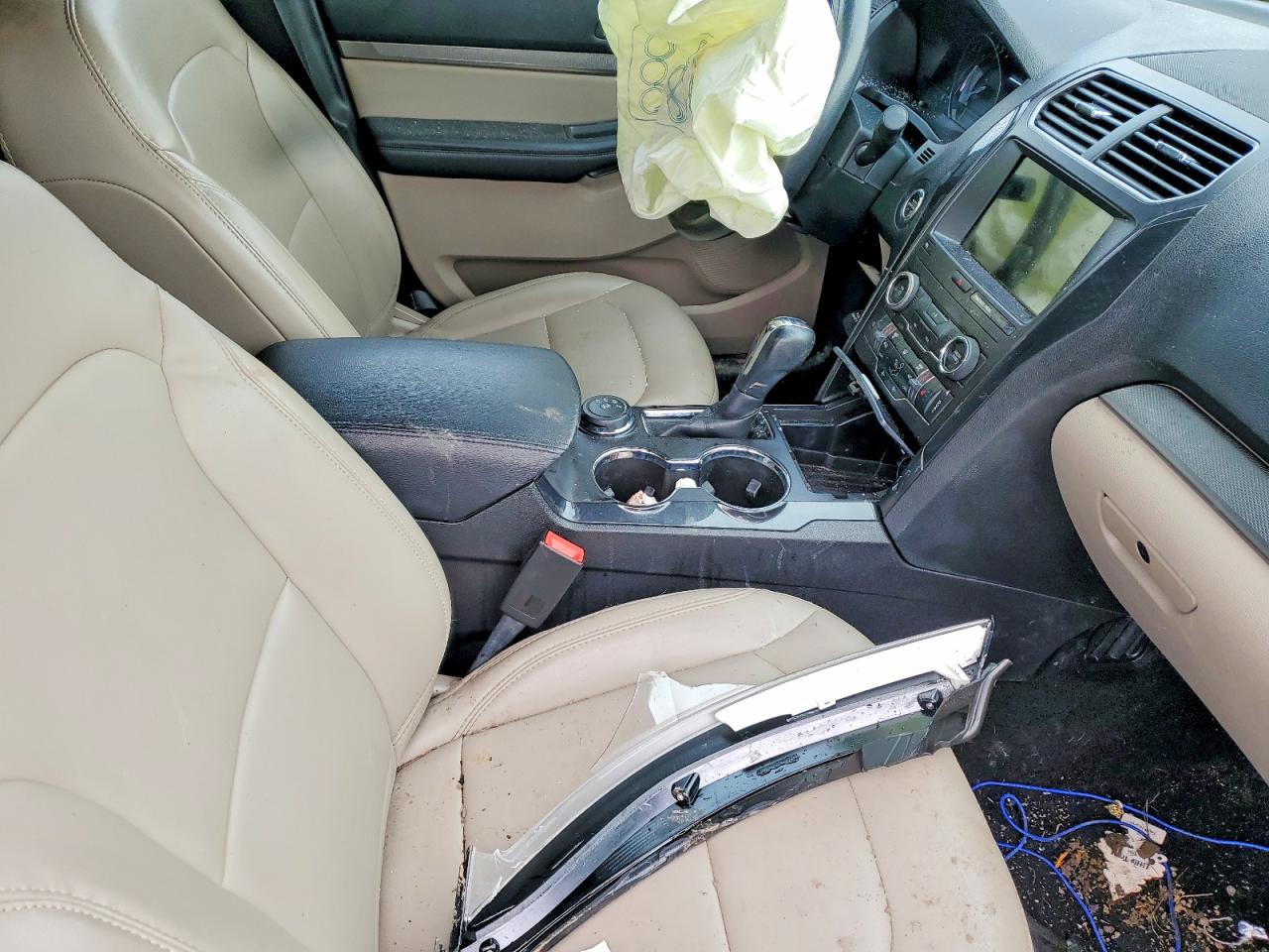 2019 FORD EXPLORER XLT photo 8
