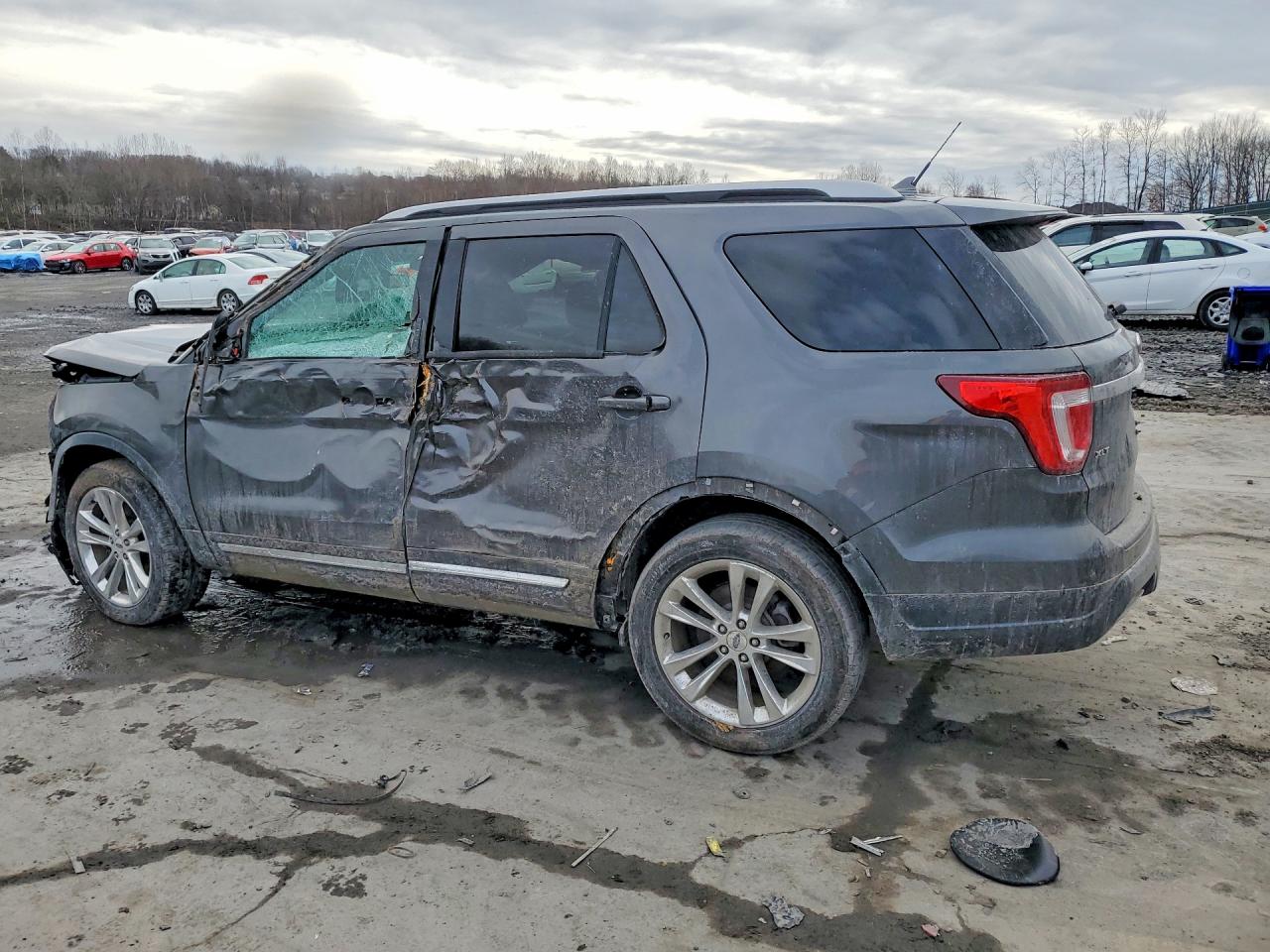 2019 FORD EXPLORER XLT photo 2