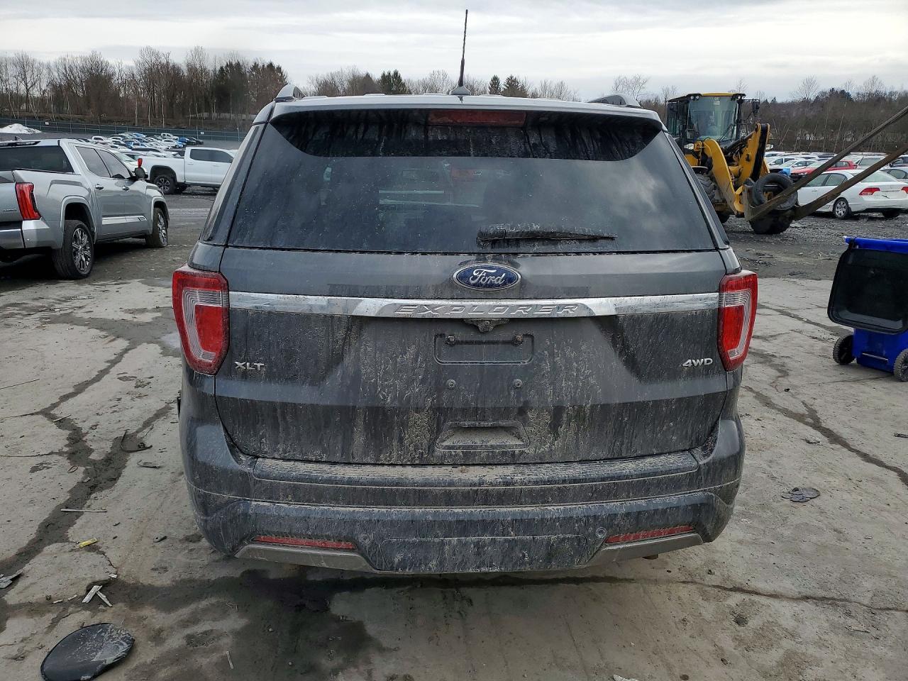2019 FORD EXPLORER XLT photo 6