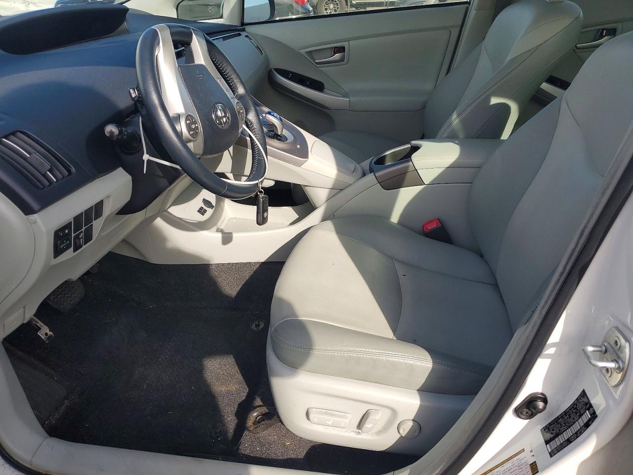 2013 TOYOTA PRIUS BASE photo 7