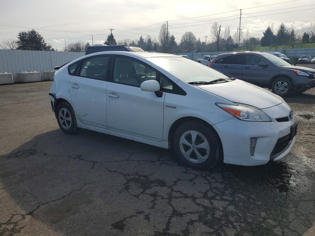 2013 TOYOTA PRIUS BASE photo 4