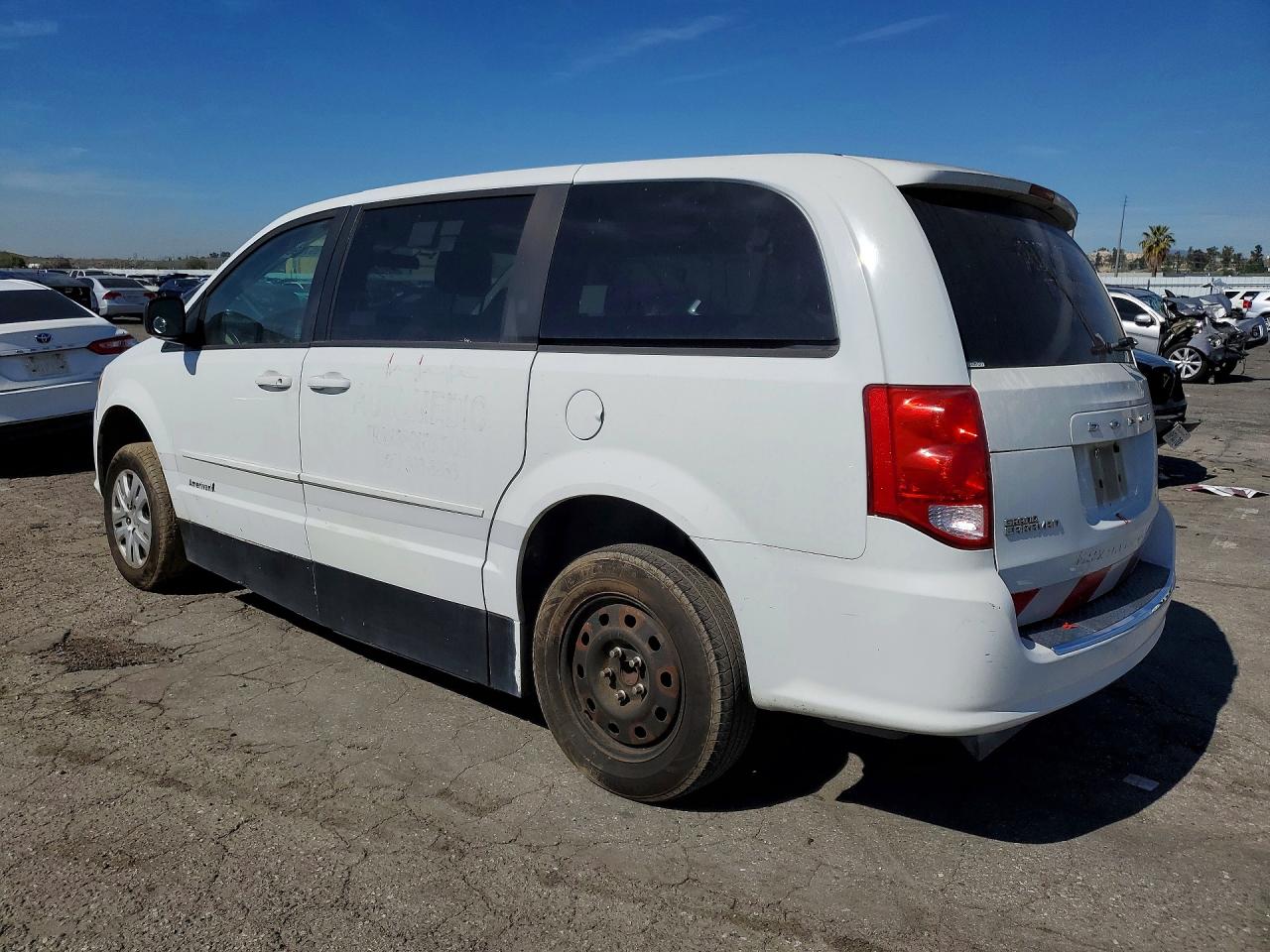 2015 DODGE GRAND CARAVAN photo 2