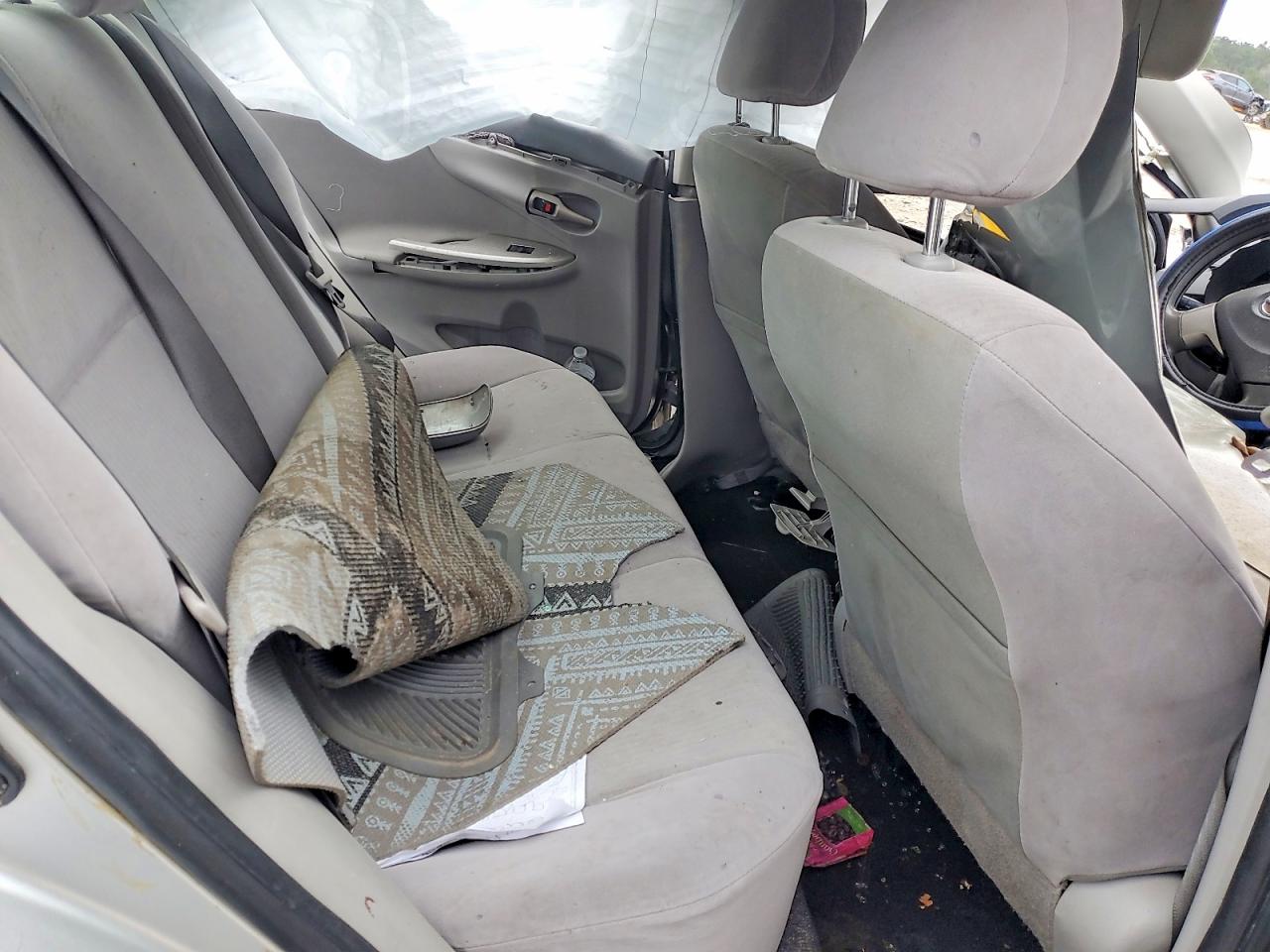 2010 TOYOTA COROLLA LE photo 10