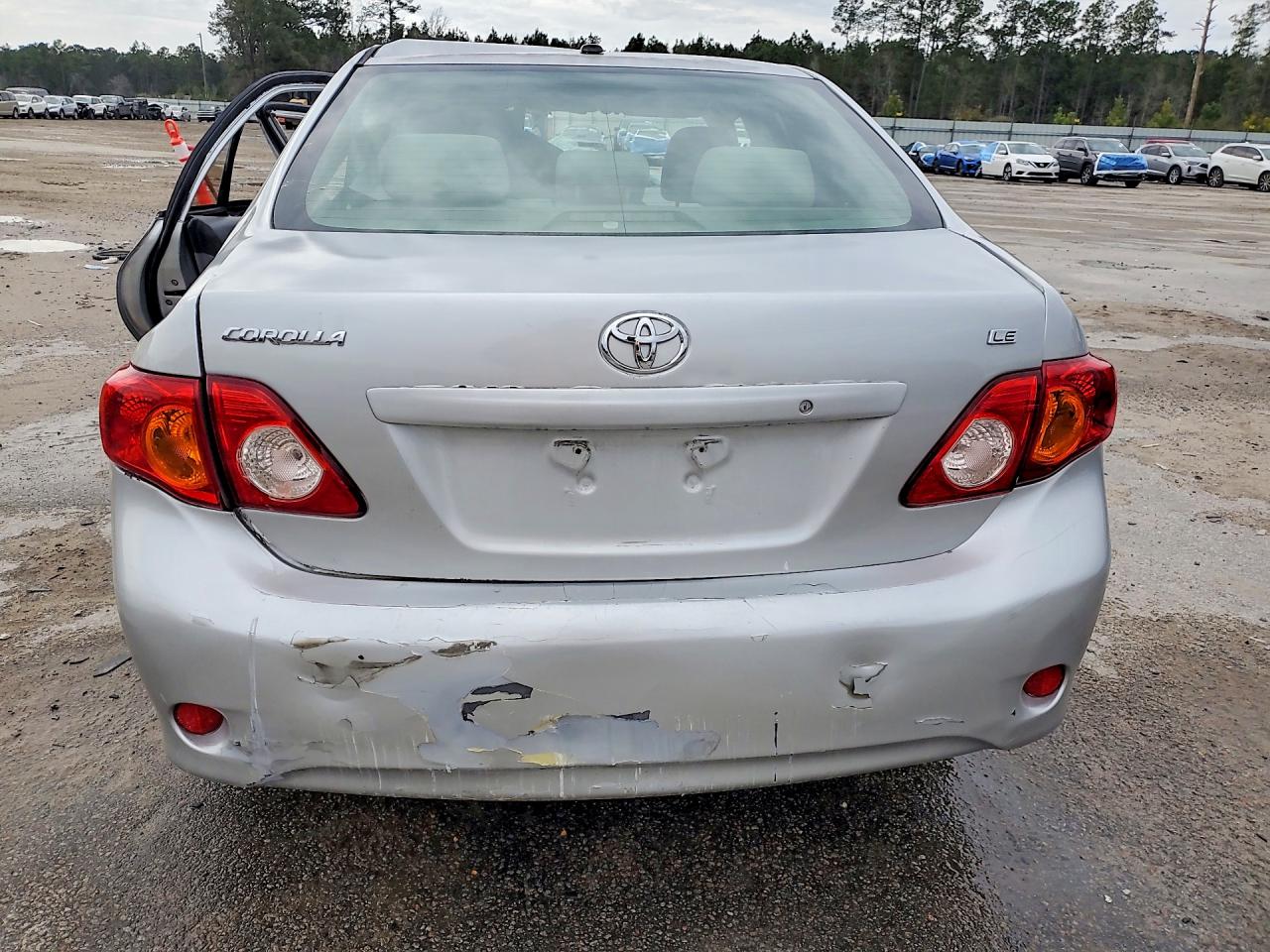 2010 TOYOTA COROLLA LE photo 6