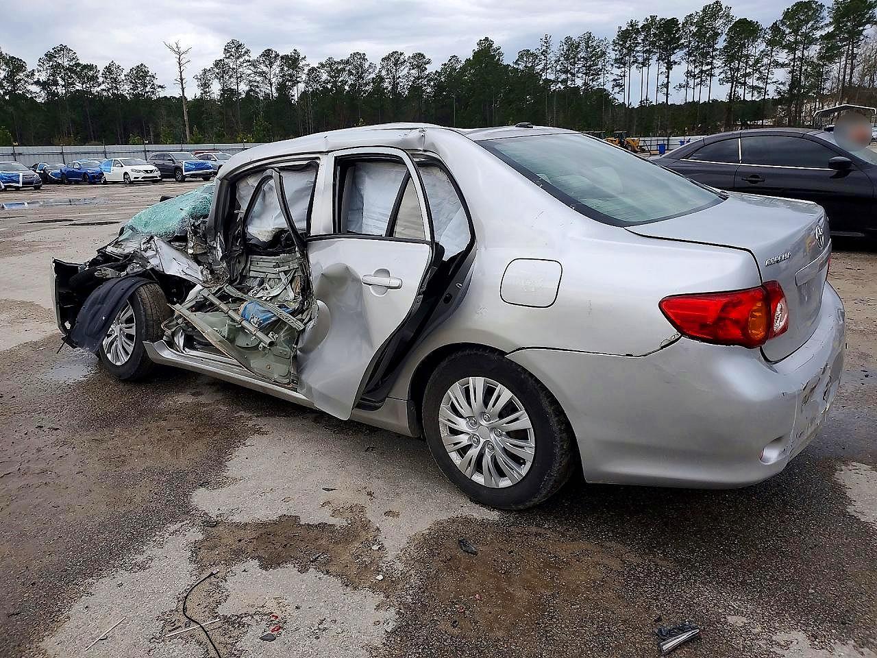 2010 TOYOTA COROLLA LE photo 2