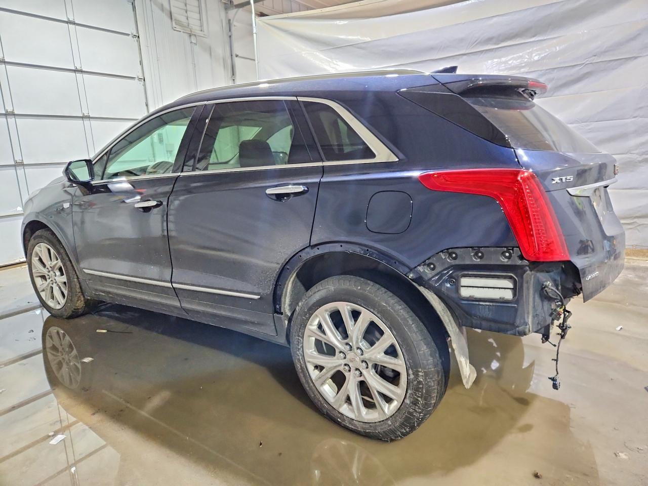 2017 CADILLAC XT5 LUXURY photo 2