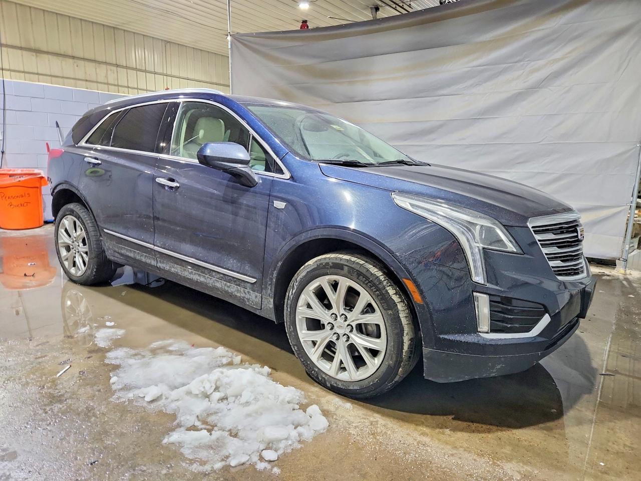 2017 CADILLAC XT5 LUXURY photo 4