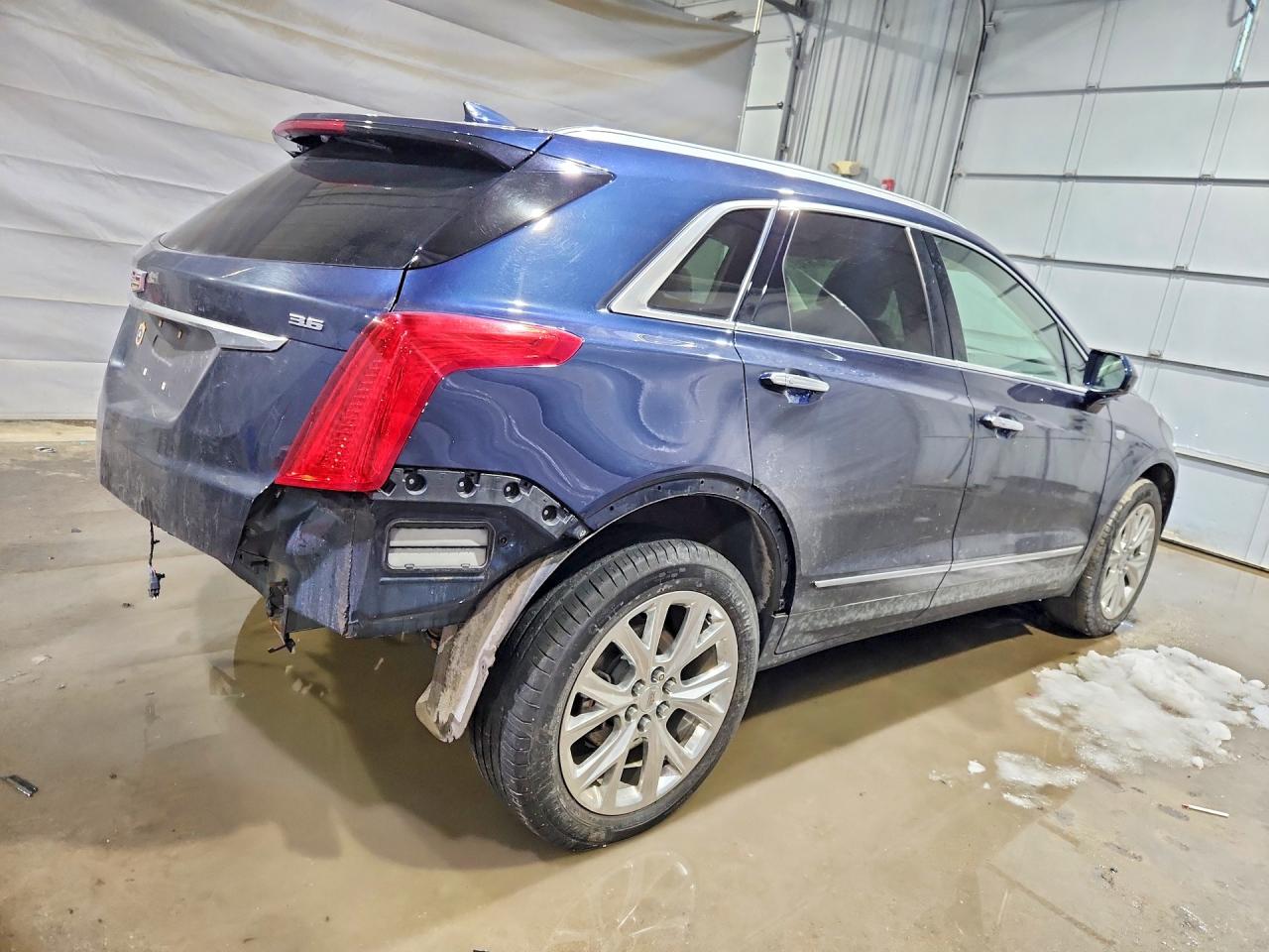 2017 CADILLAC XT5 LUXURY photo 3