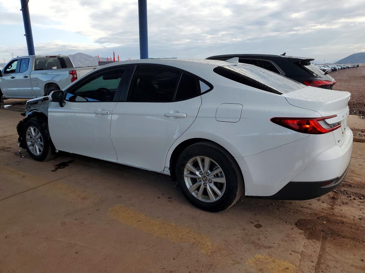 2025 TOYOTA CAMRY LE photo 3