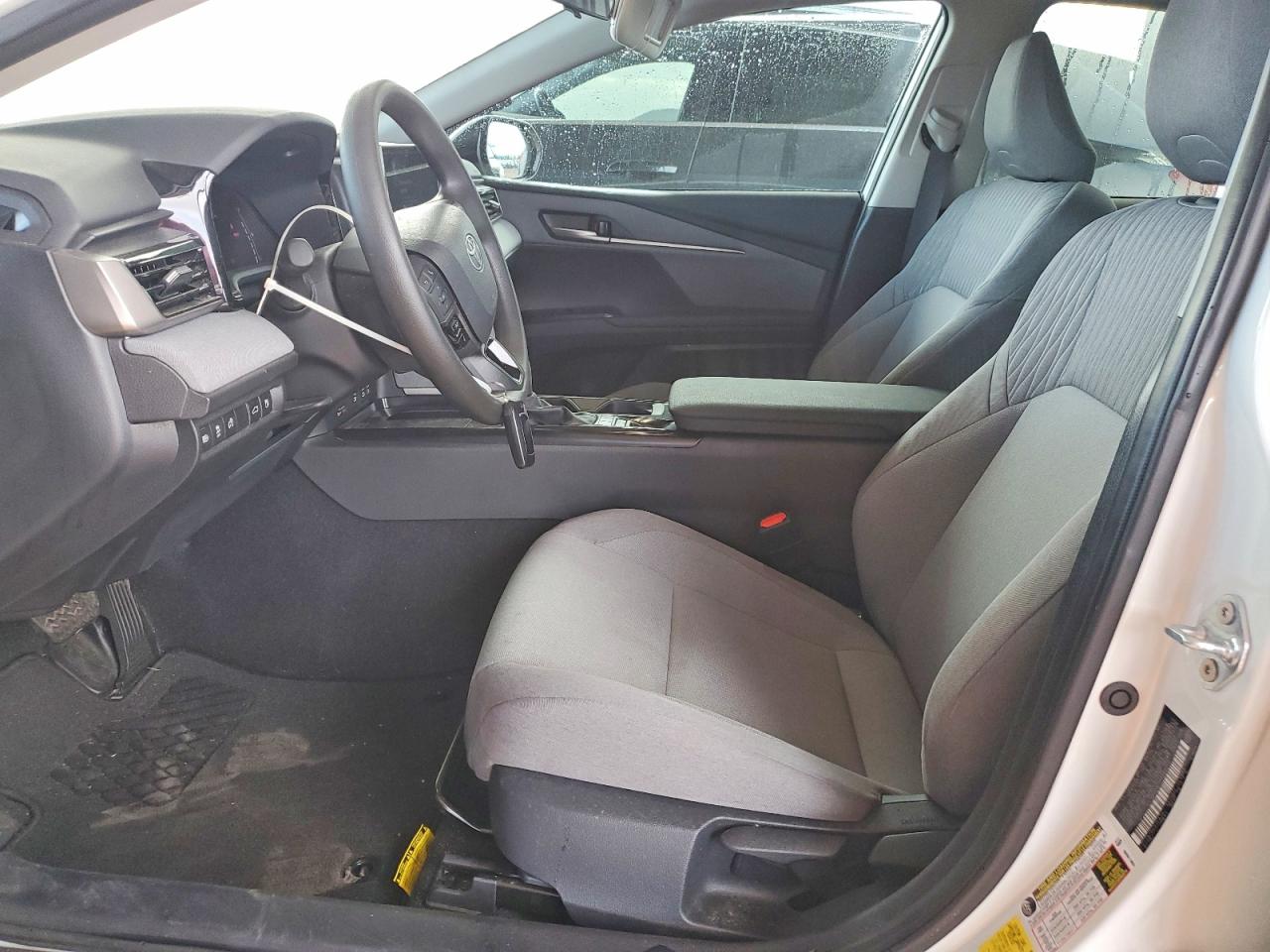 2025 TOYOTA CAMRY LE photo 13