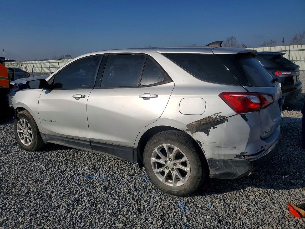 2018 CHEVROLET EQUINOX LS photo 3