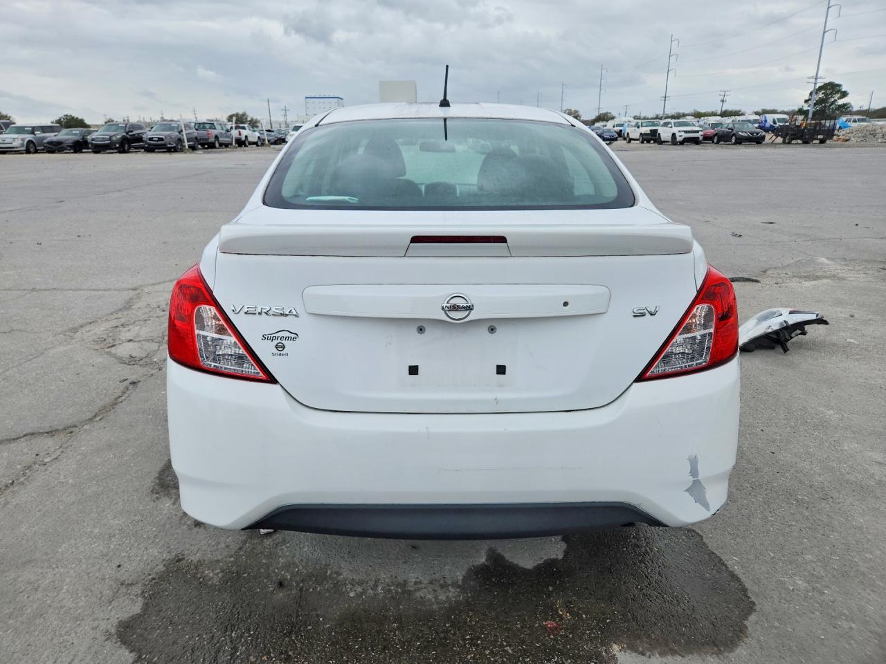 2018 NISSAN VERSA SV photo 11