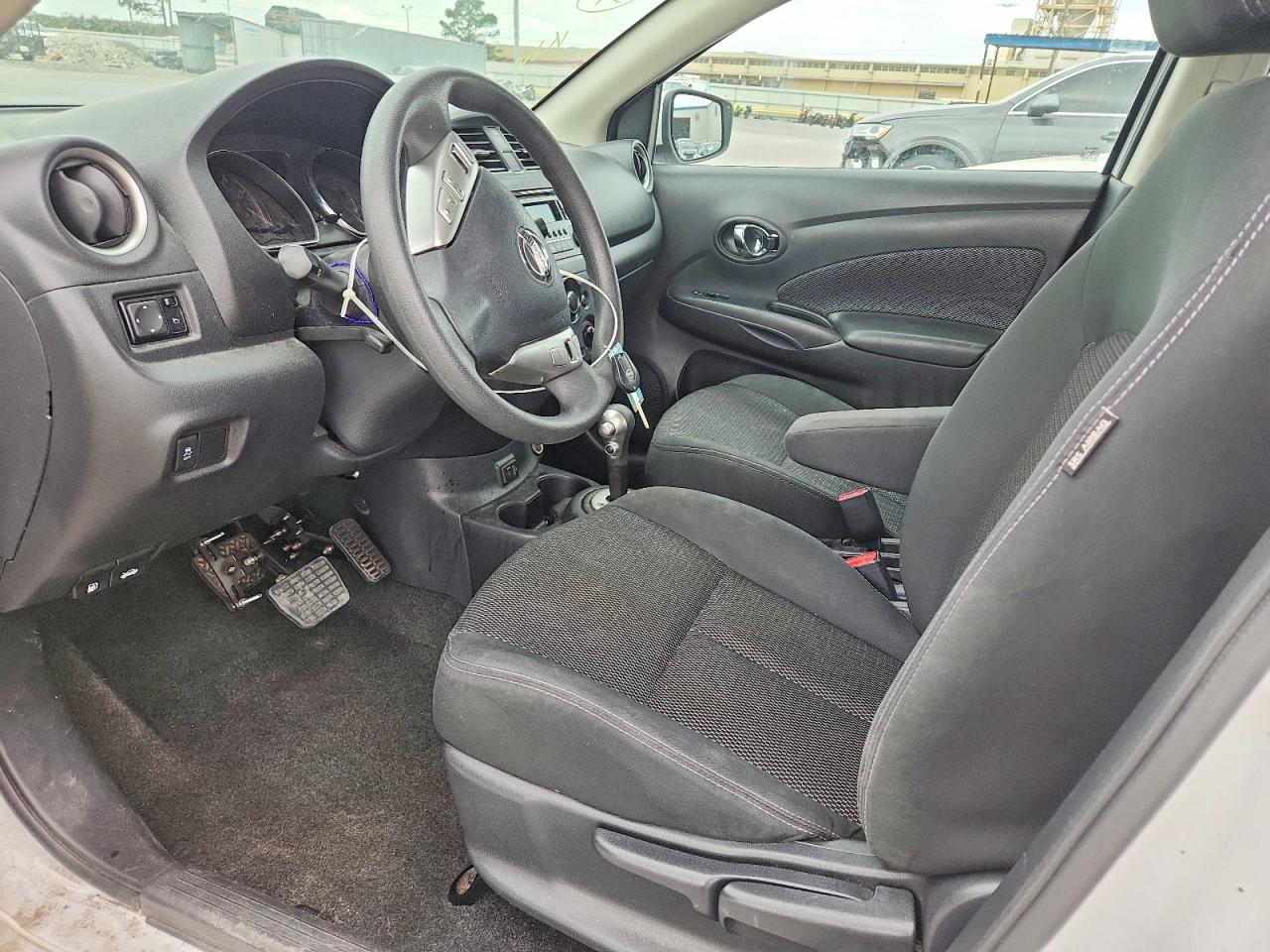 2018 NISSAN VERSA SV photo 13
