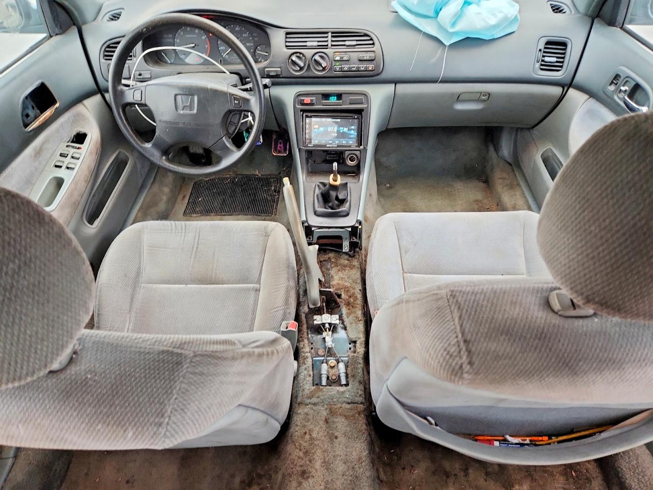 1996 HONDA ACCORD LX photo 8