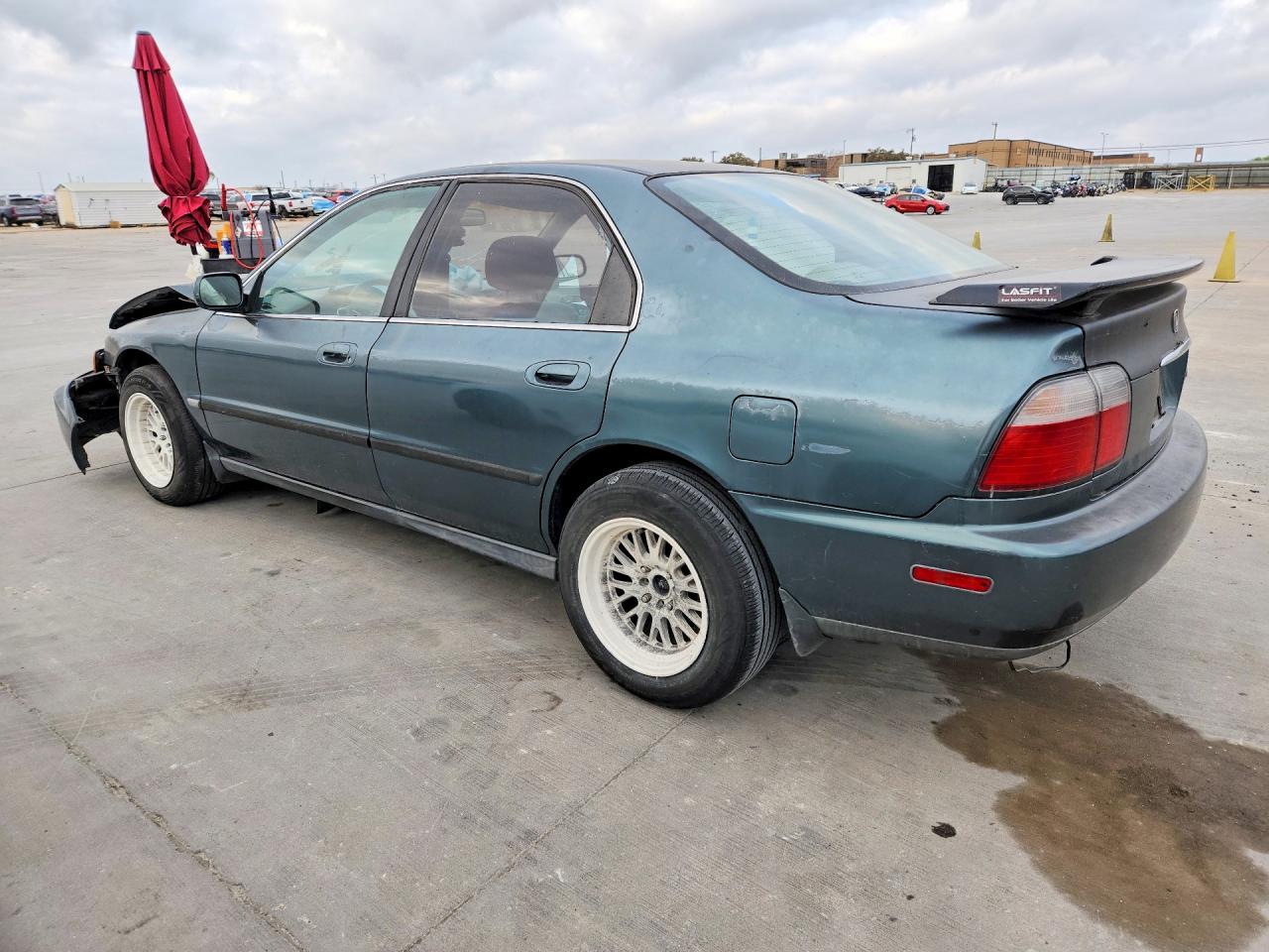 1996 HONDA ACCORD LX photo 2