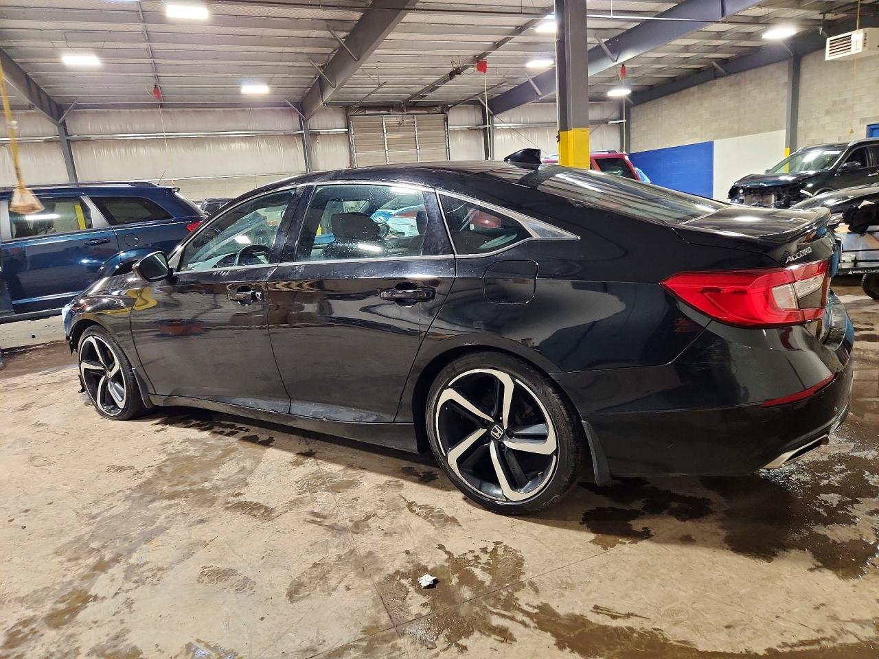 2018 HONDA ACCORD SPORT photo 2