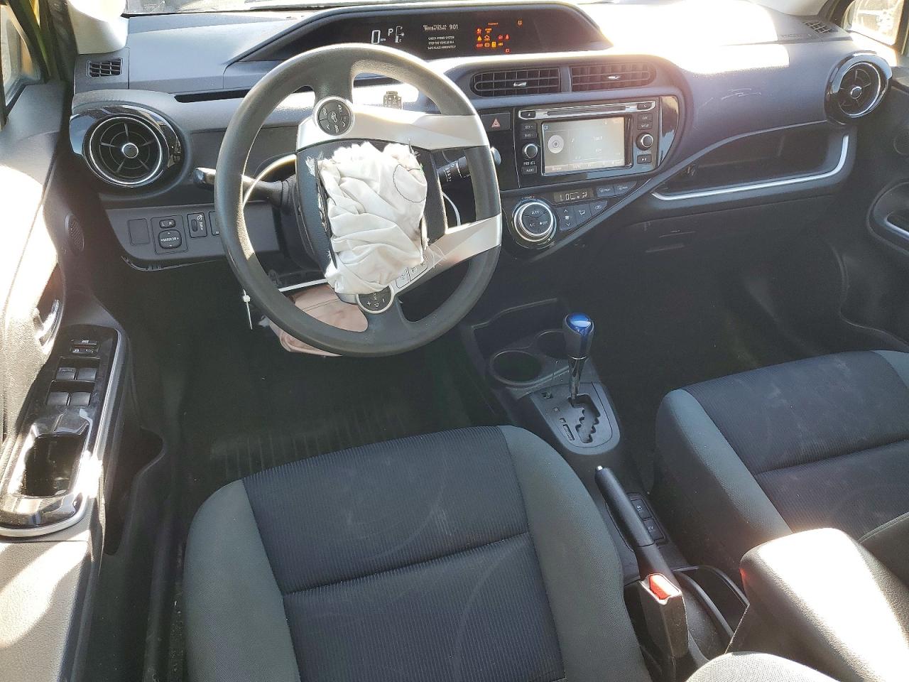 2015 TOYOTA PRIUS C TWO photo 8