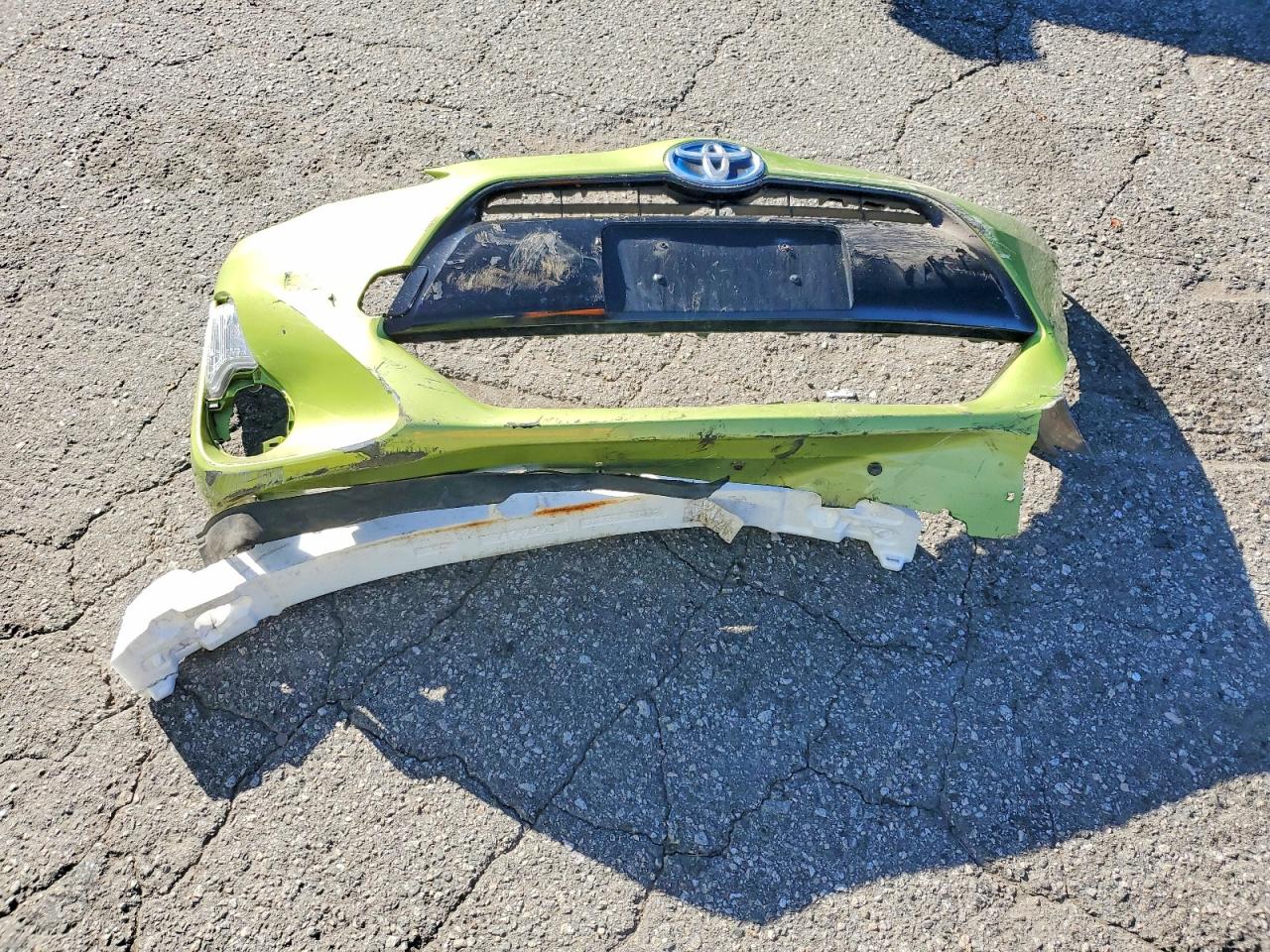 2015 TOYOTA PRIUS C TWO photo 12