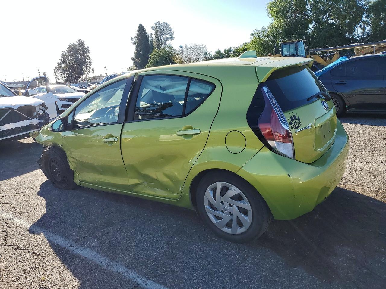2015 TOYOTA PRIUS C TWO photo 2