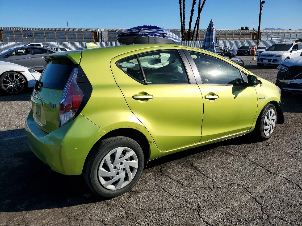2015 TOYOTA PRIUS C TWO photo 3