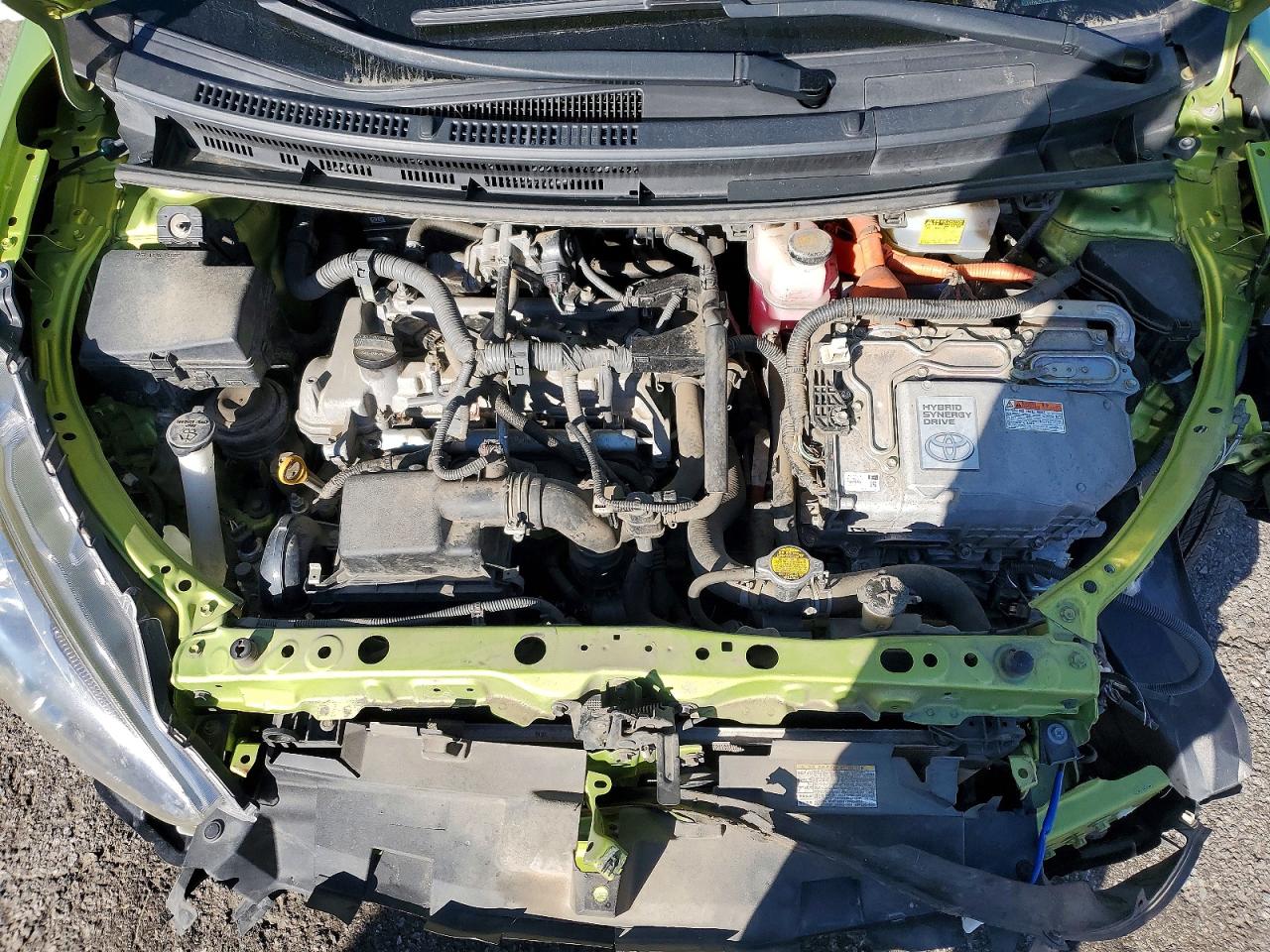 2015 TOYOTA PRIUS C TWO photo 11