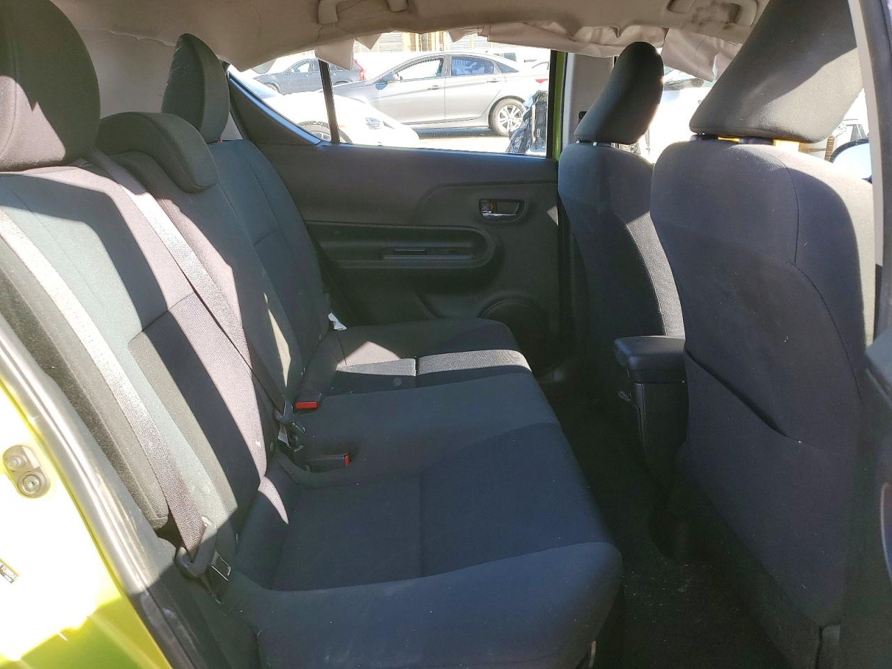 2015 TOYOTA PRIUS C TWO photo 10