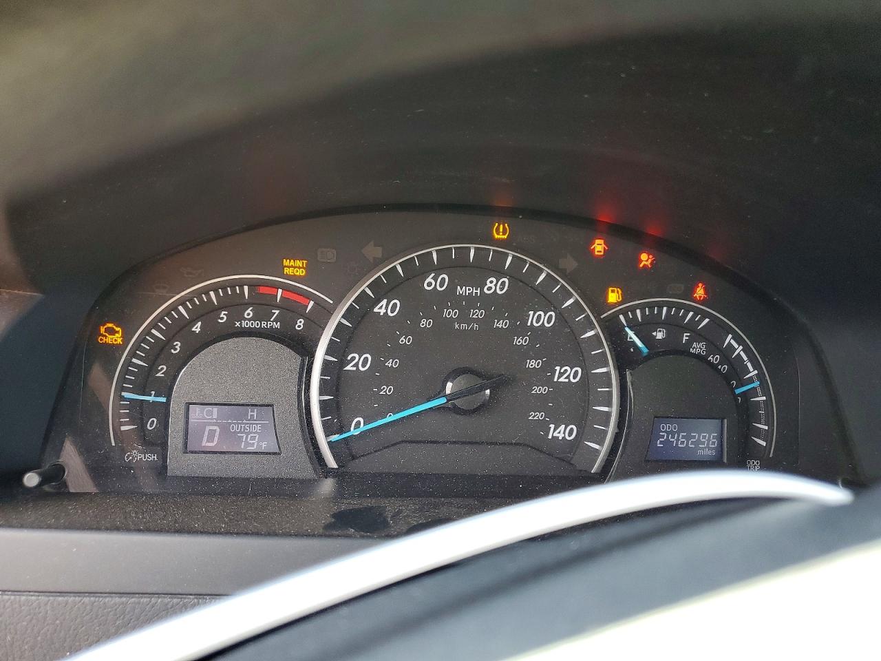 2014 TOYOTA CAMRY LE photo 9
