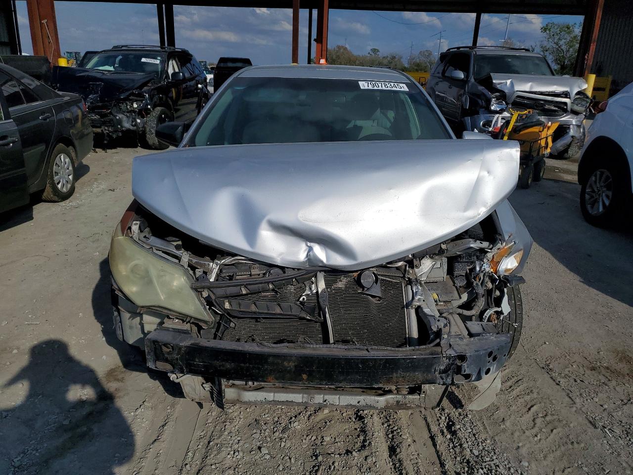2014 TOYOTA CAMRY LE photo 5