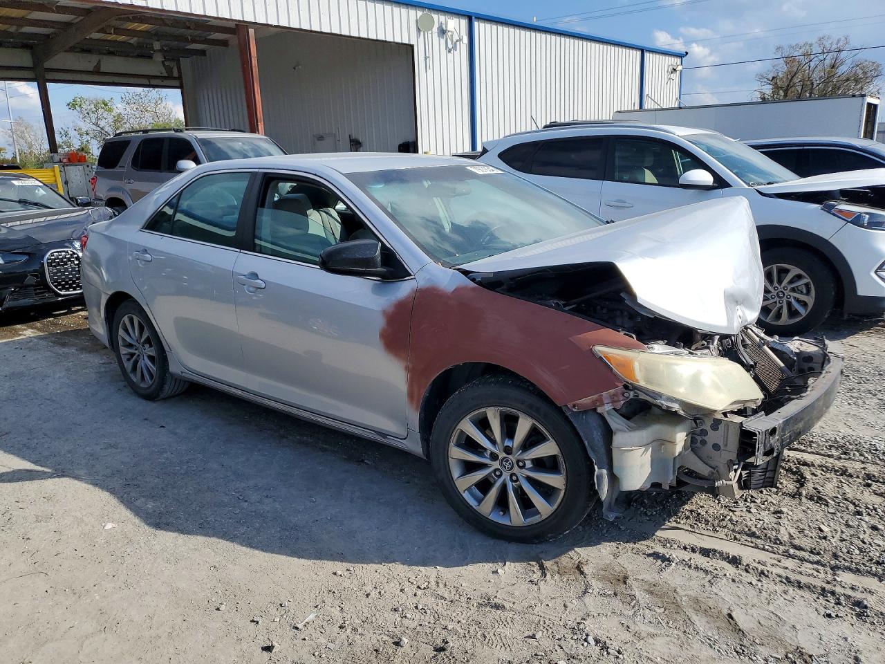 2014 TOYOTA CAMRY LE photo 4