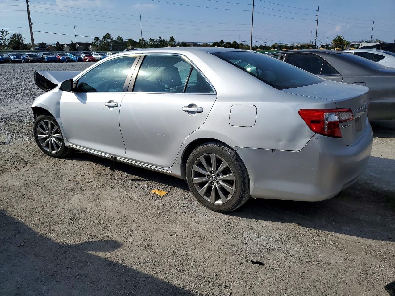 2014 TOYOTA CAMRY LE photo 2