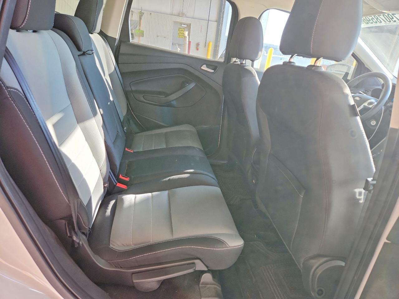 2016 FORD ESCAPE SE photo 10