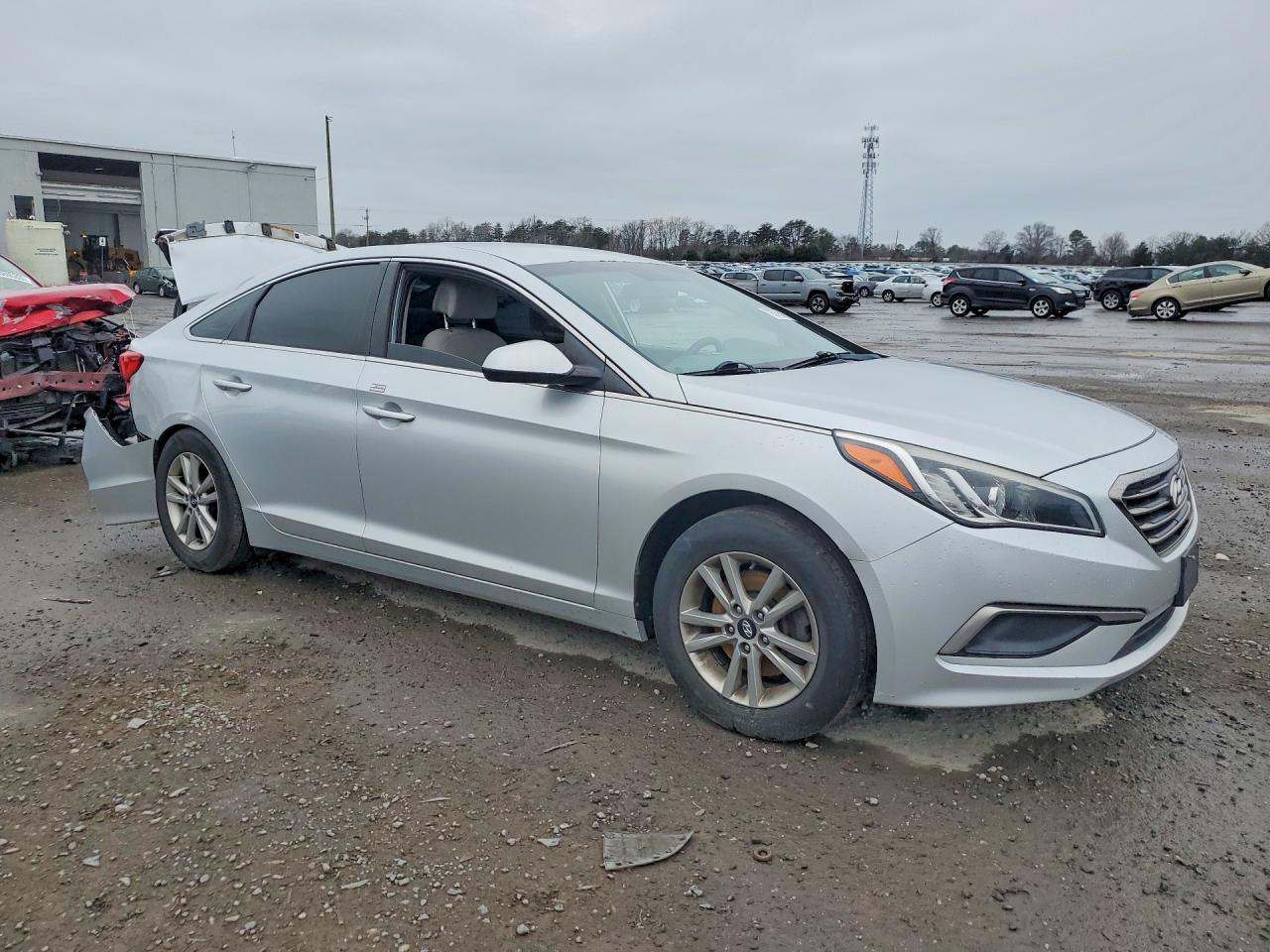 2016 HYUNDAI SONATA BASE photo 4