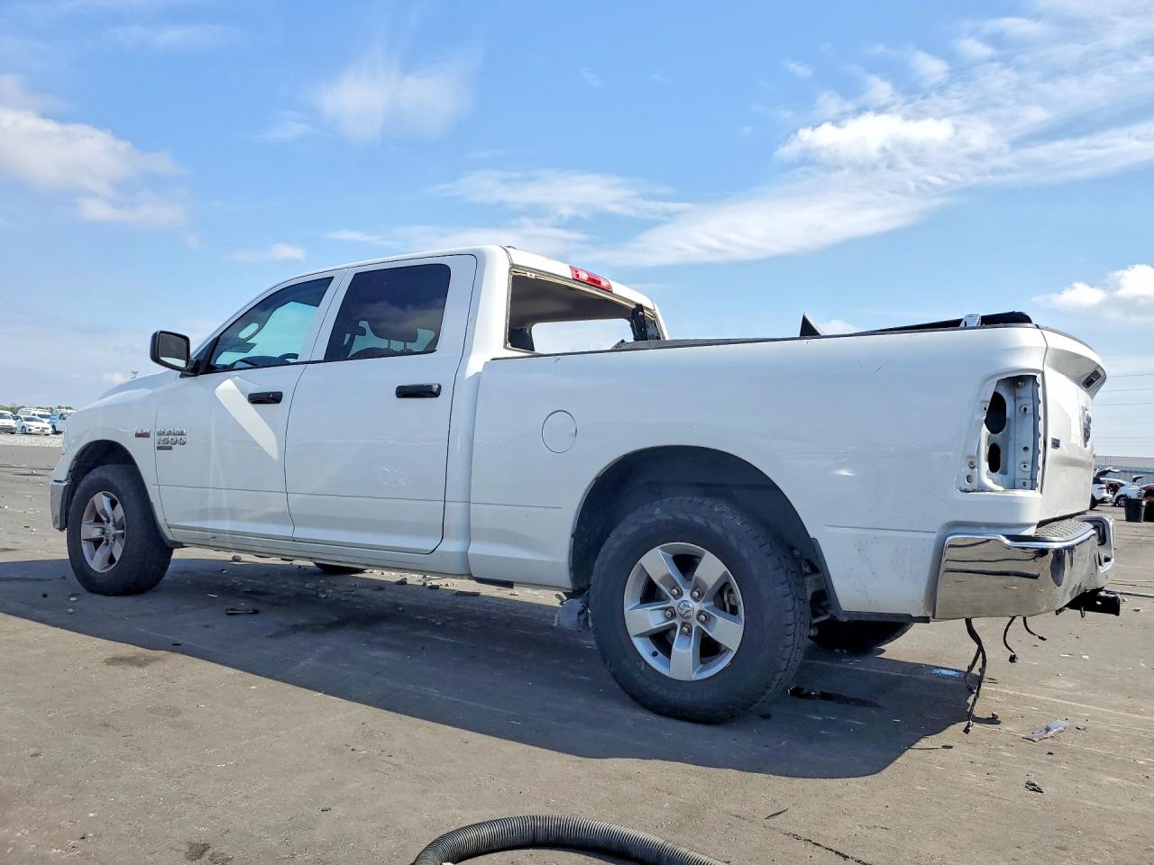 2022 RAM 1500 CLASSIC SLT photo 3