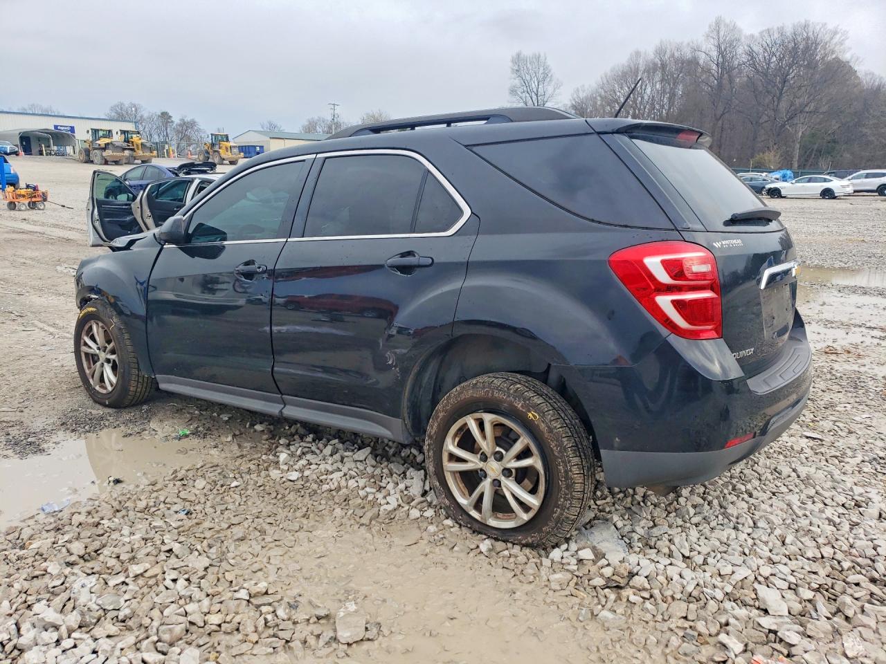 2017 CHEVROLET EQUINOX LT photo 3