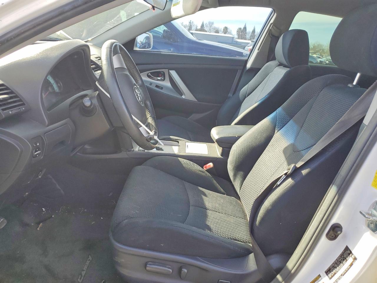 2011 TOYOTA CAMRY SE photo 13