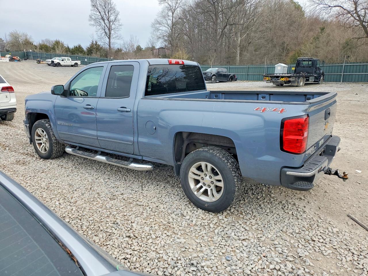 2015 CHEVROLET SILVERADO K1500 LT photo 2