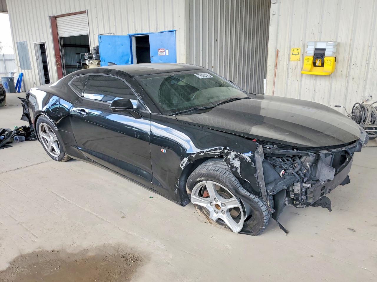 2017 CHEVROLET CAMARO LT photo 4
