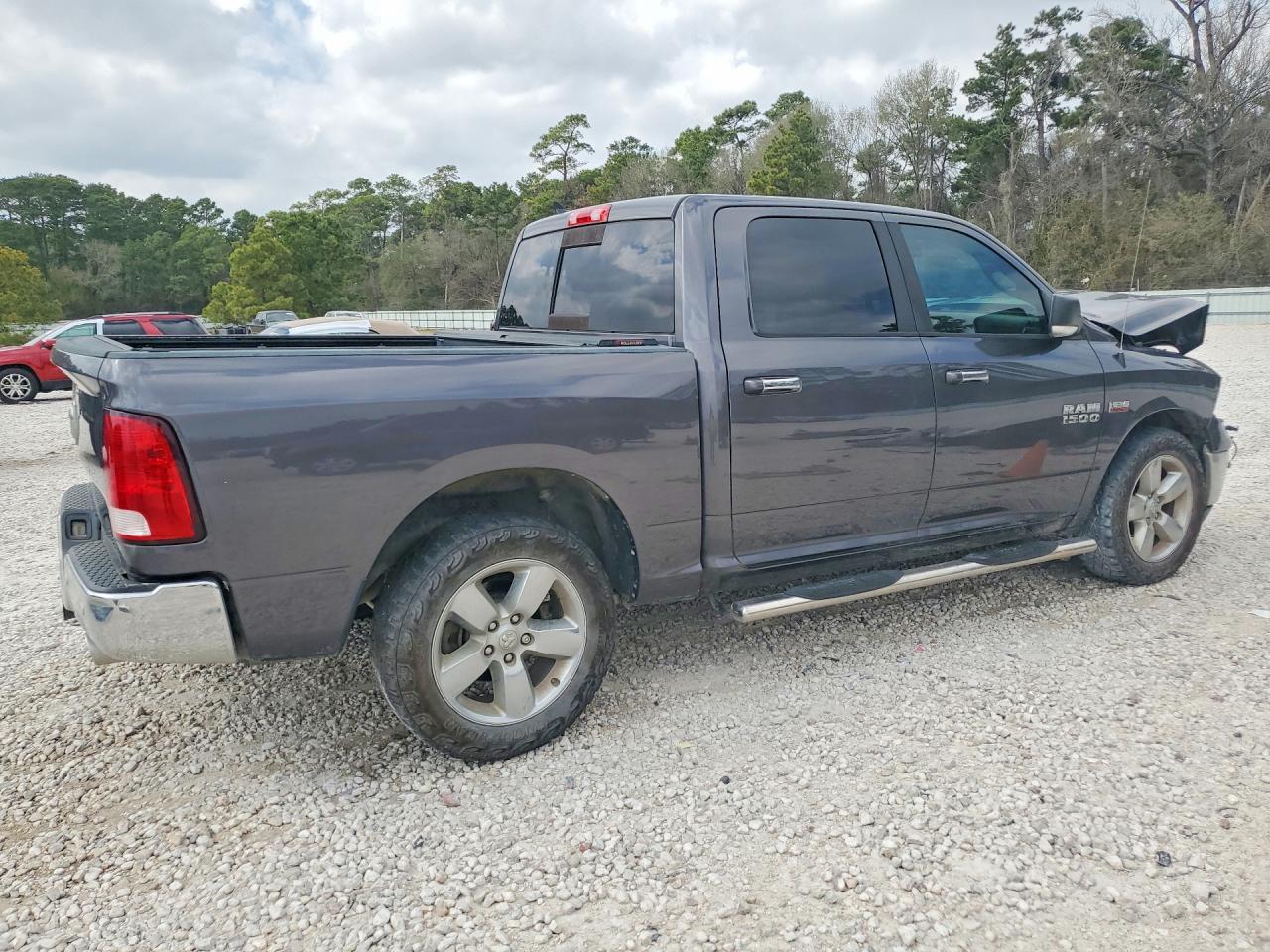 2016 RAM 1500 SLT photo 5