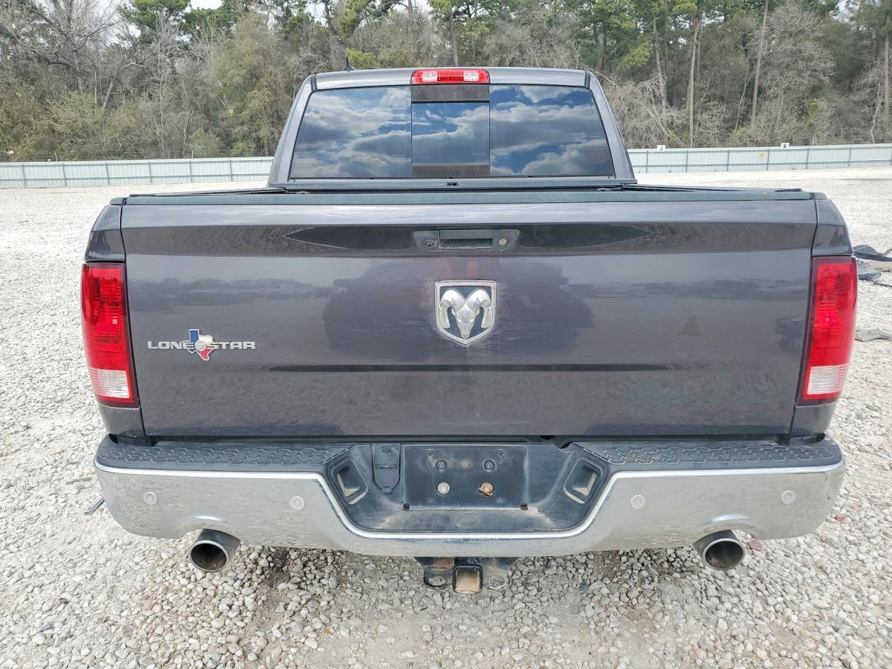 2016 RAM 1500 SLT photo 11