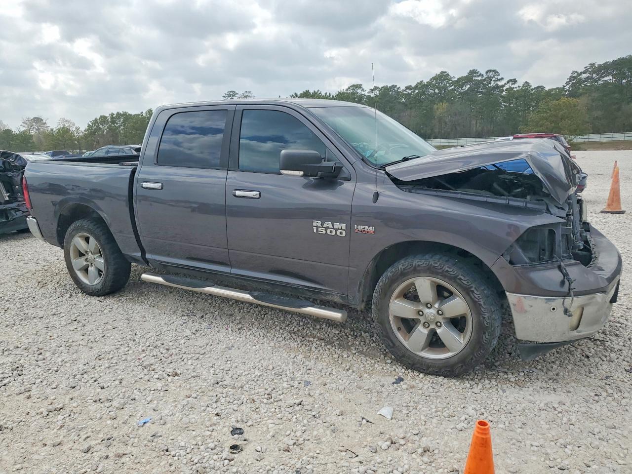 2016 RAM 1500 SLT photo 7