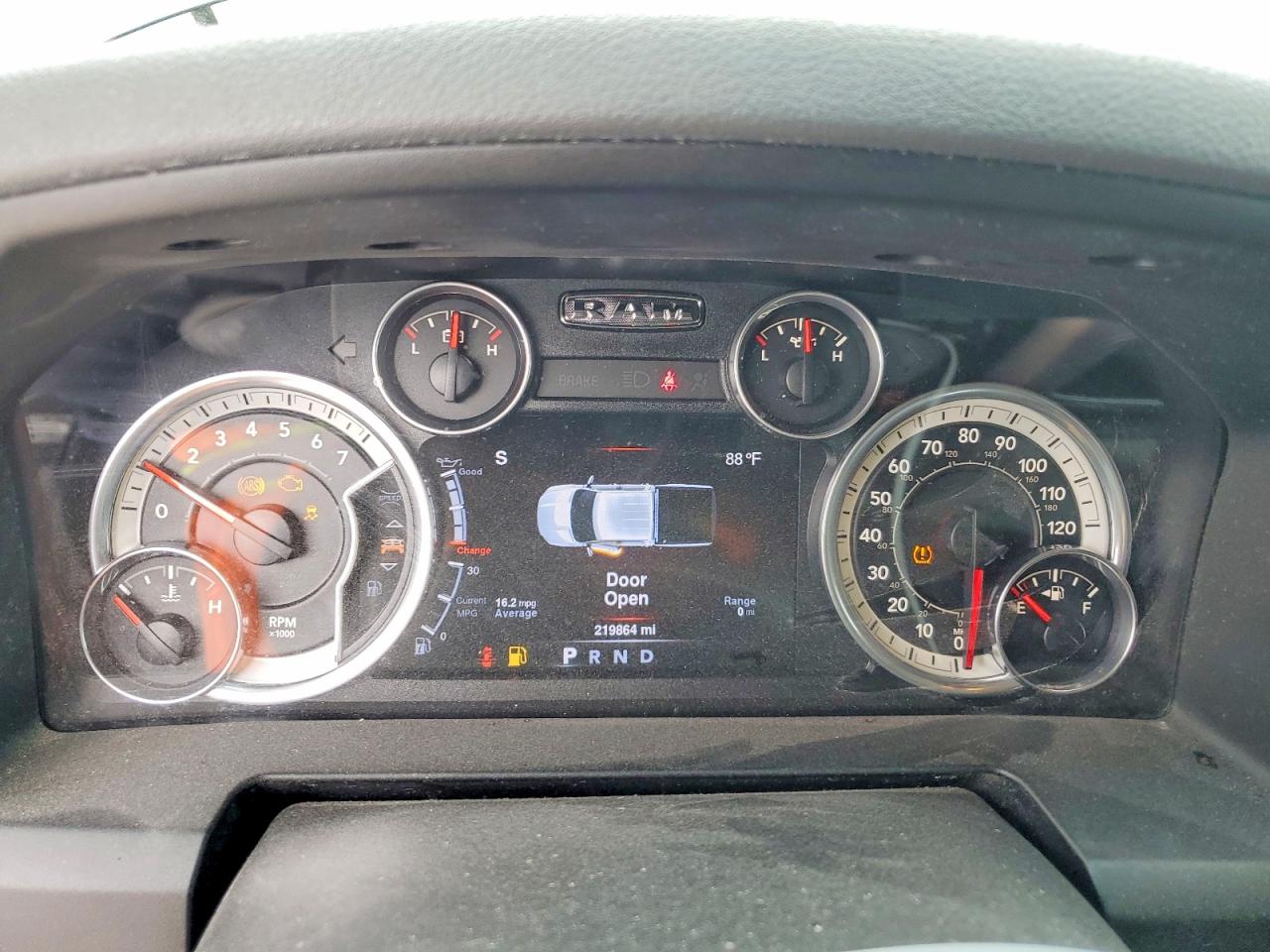 2016 RAM 1500 SLT photo 17