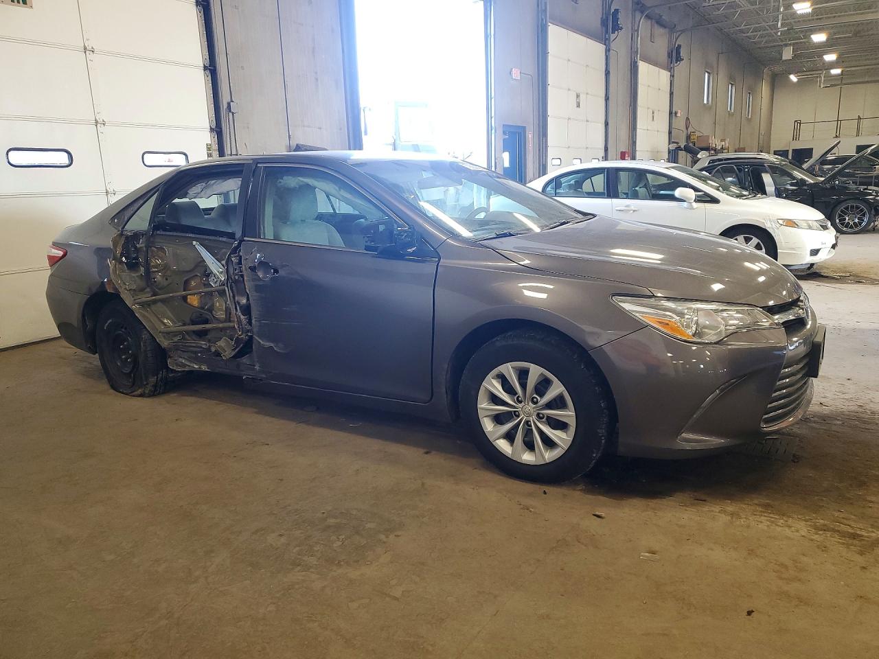 2017 TOYOTA CAMRY LE photo 4