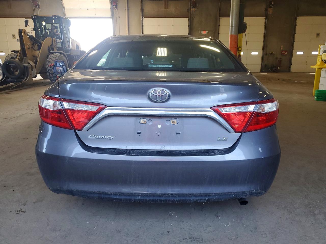 2017 TOYOTA CAMRY LE photo 6
