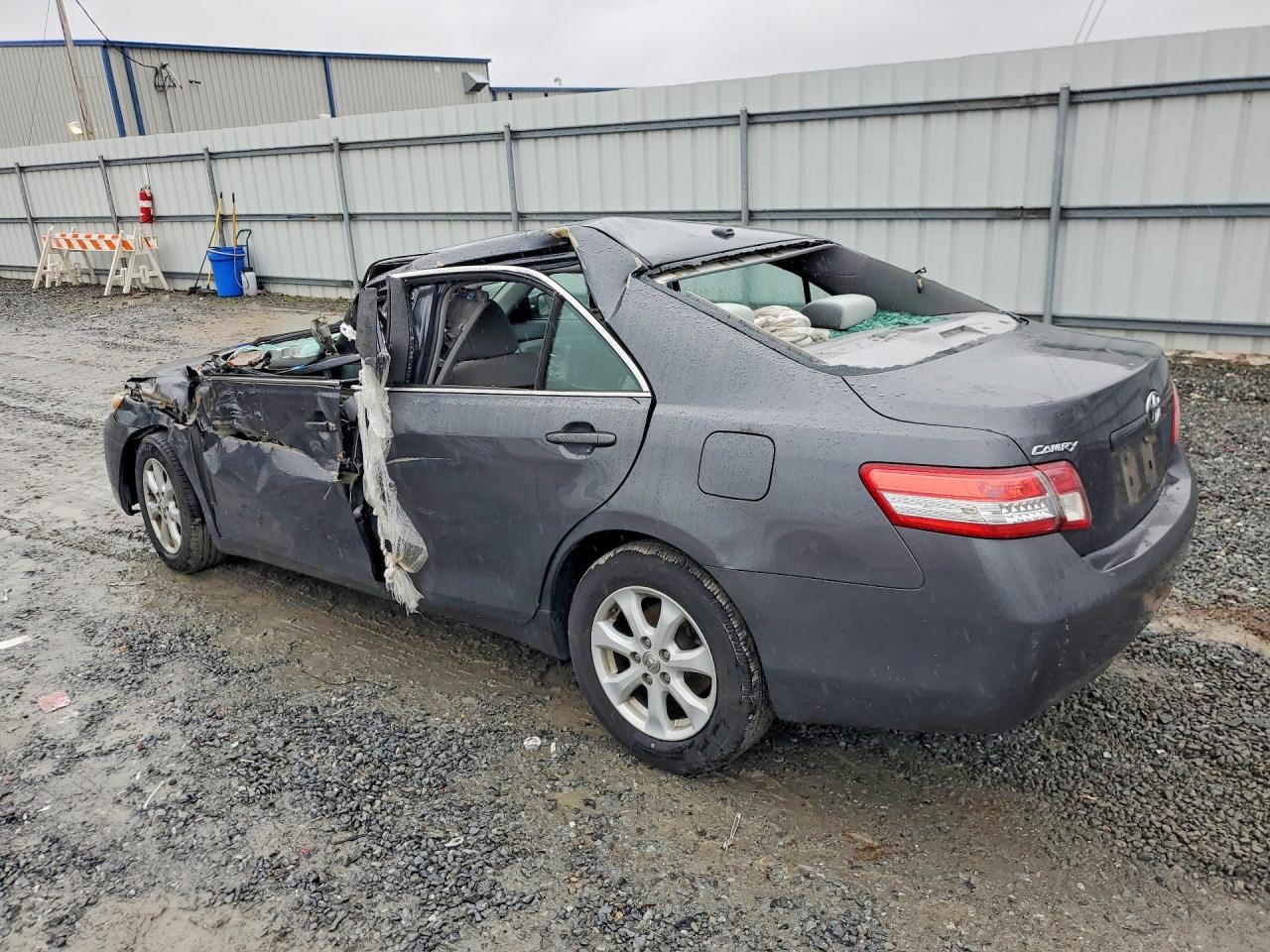 2011 TOYOTA CAMRY LE photo 2