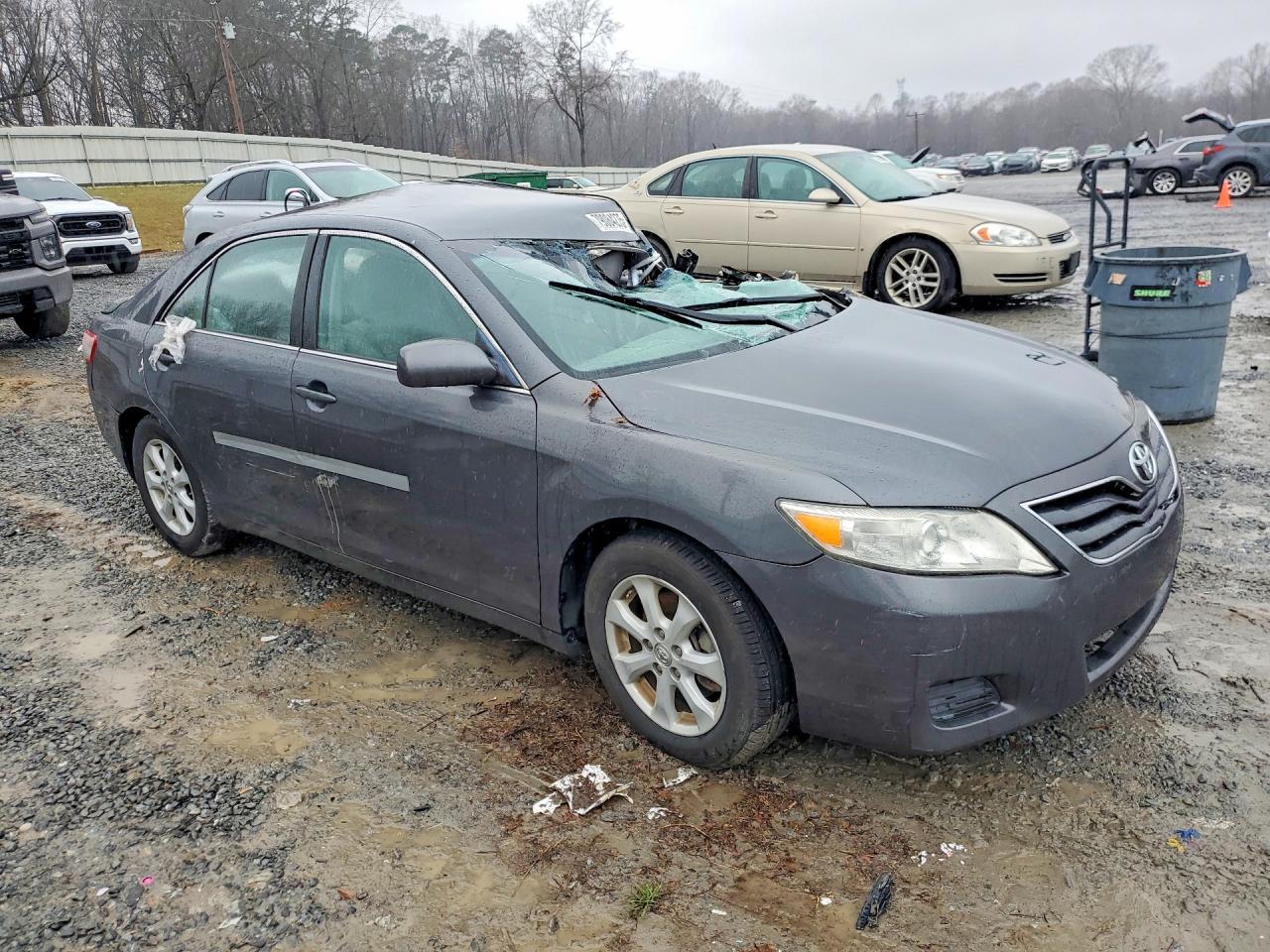 2011 TOYOTA CAMRY LE photo 4