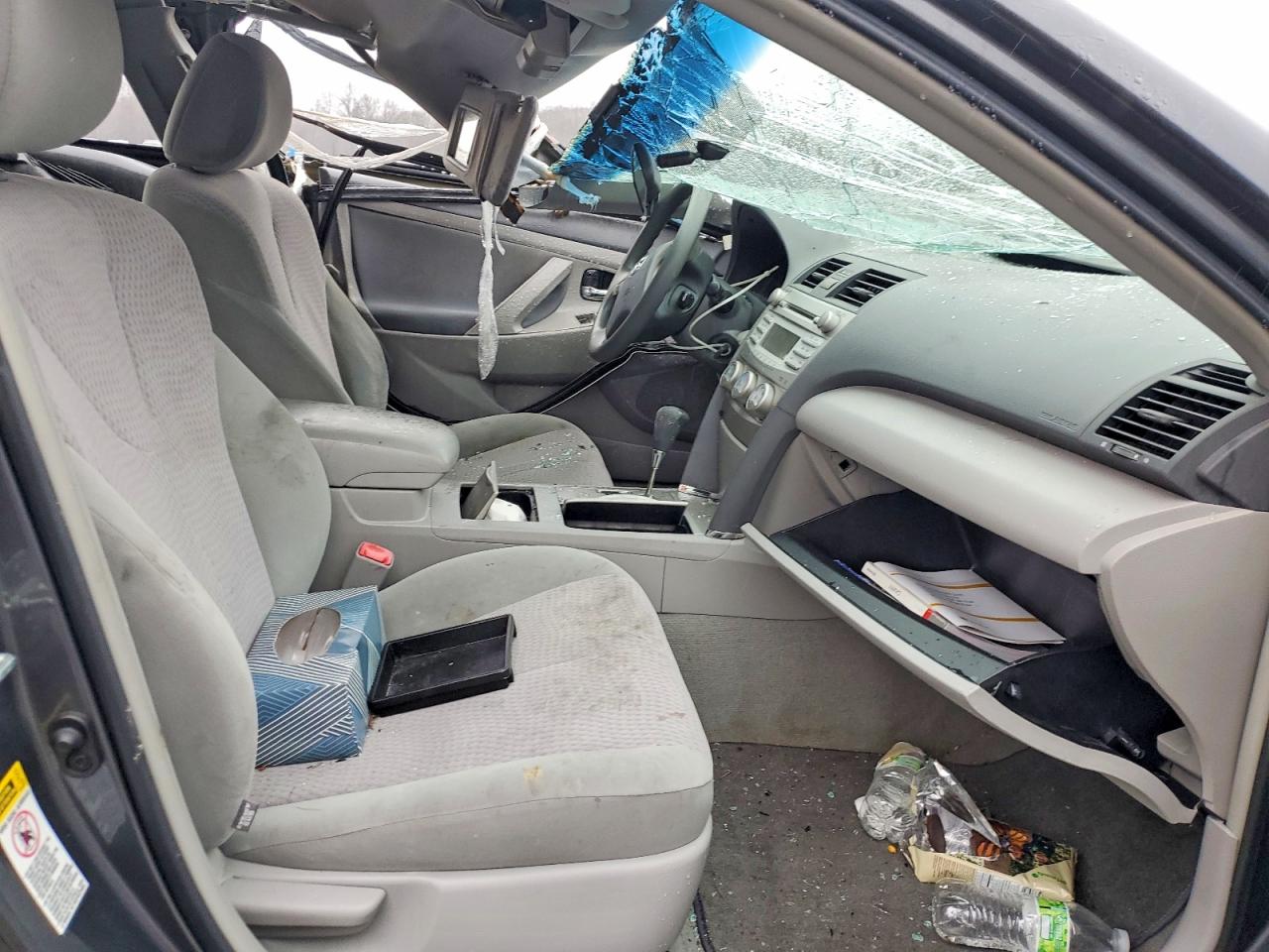 2011 TOYOTA CAMRY LE photo 7