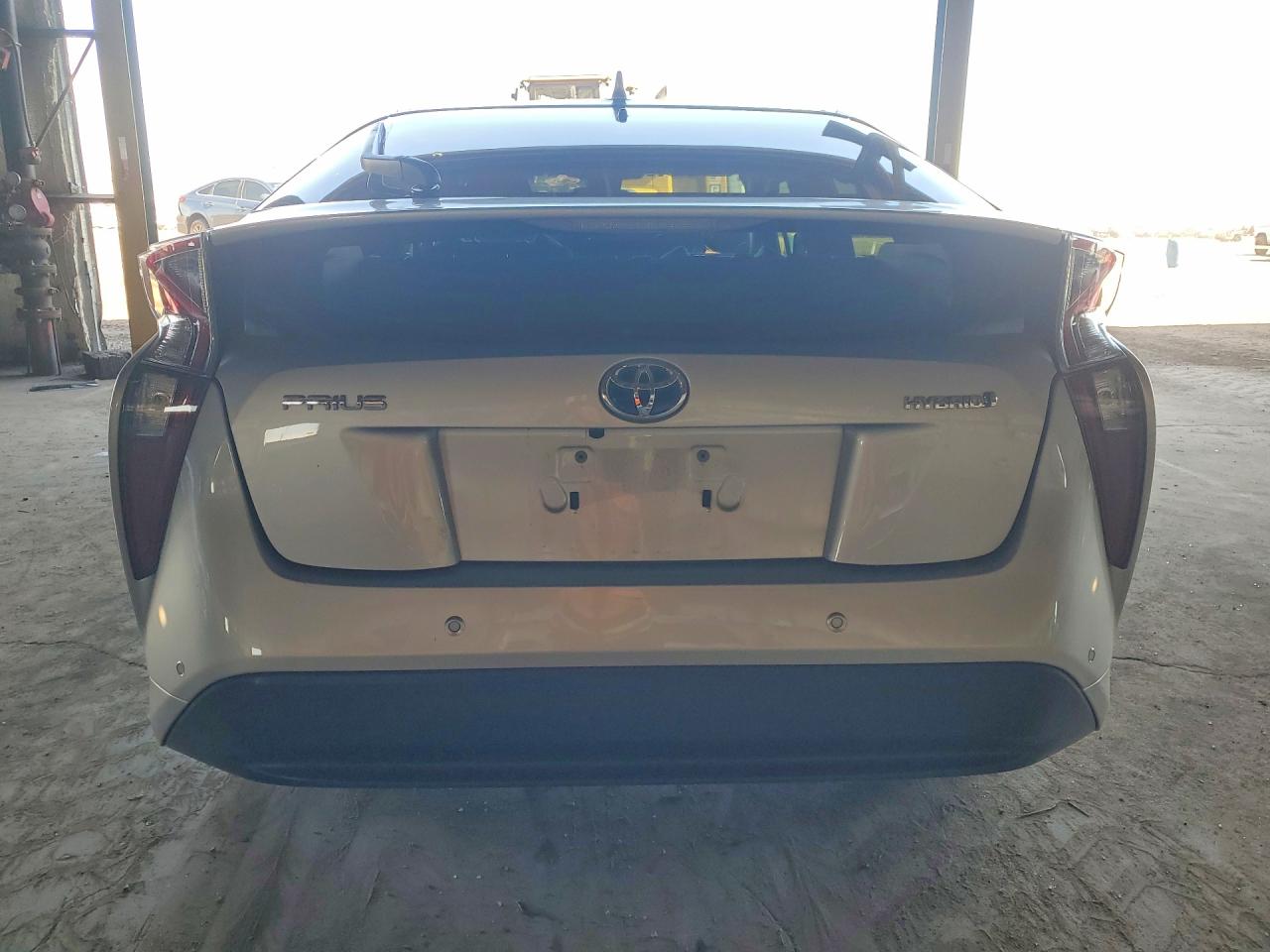 2018 TOYOTA PRIUS TWO photo 11