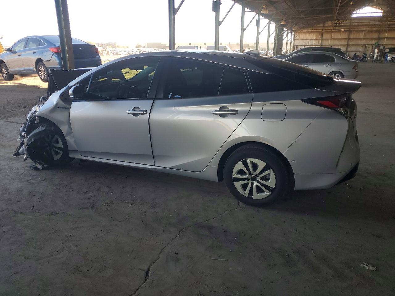 2018 TOYOTA PRIUS TWO photo 3